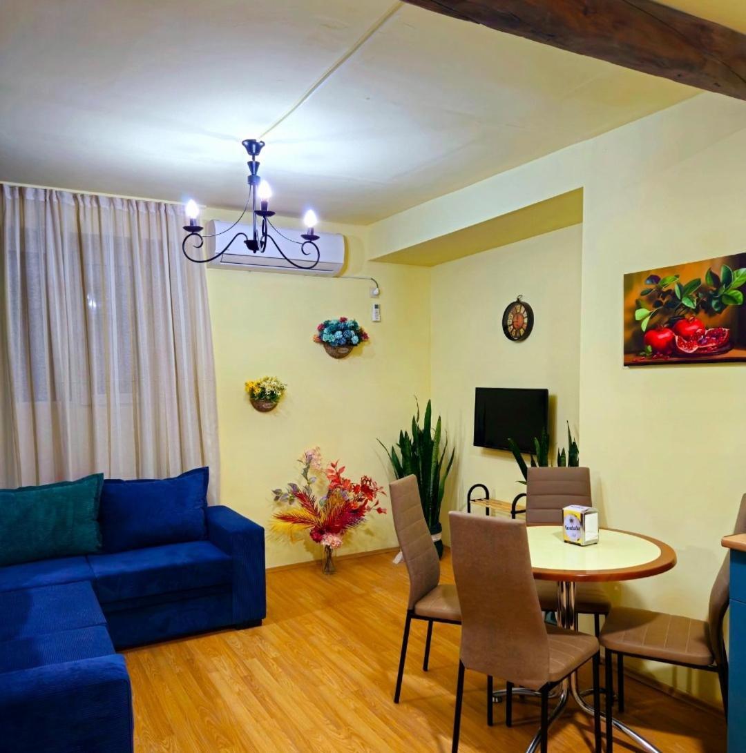 Apartment In The Old District Тбилиси Экстерьер фото